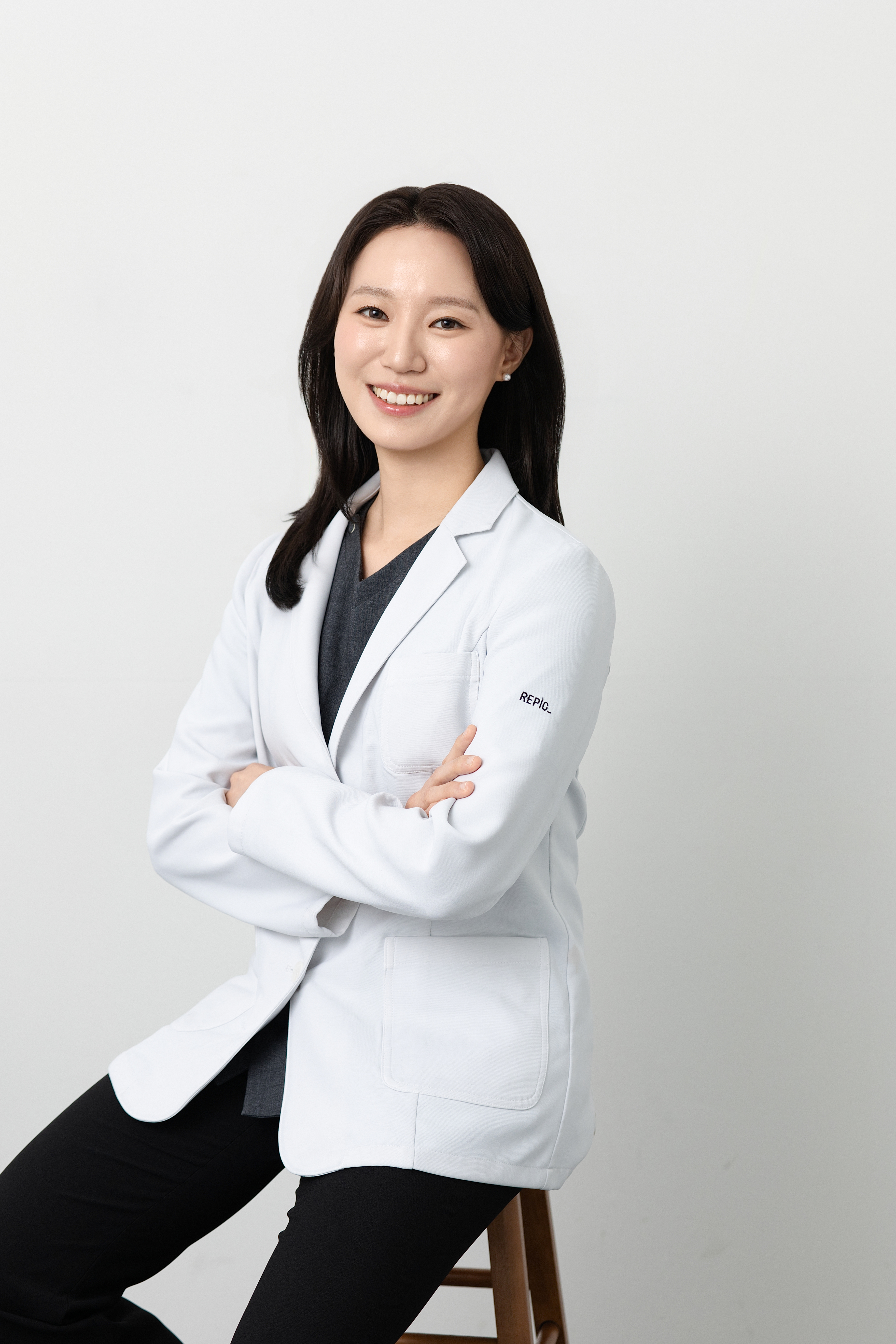 د. د. Jeon Hyeonji